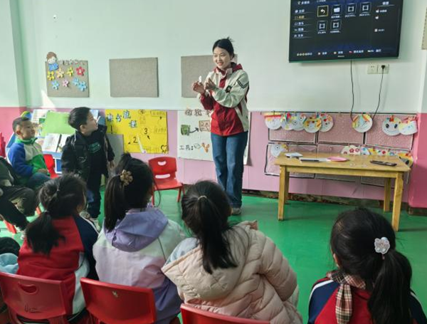 爱心送教手拉手 真情帮扶心连心